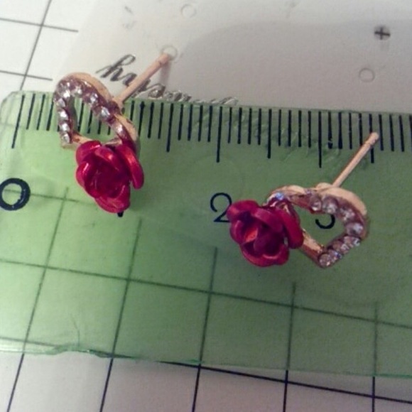 4/$20 -- Hollow Heart and 3D Rose Earrings - Picture 4 of 5